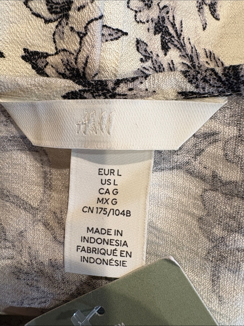 H&M Cream and Black Floral Puff-Sleeve Dress - Picture 2 of 10
